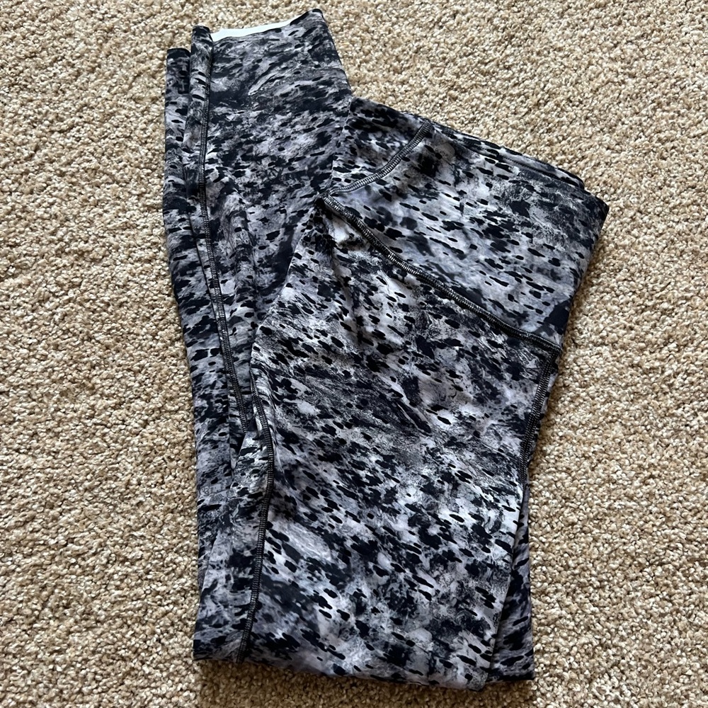 Lululemon Base Pace 25” legging Size 8